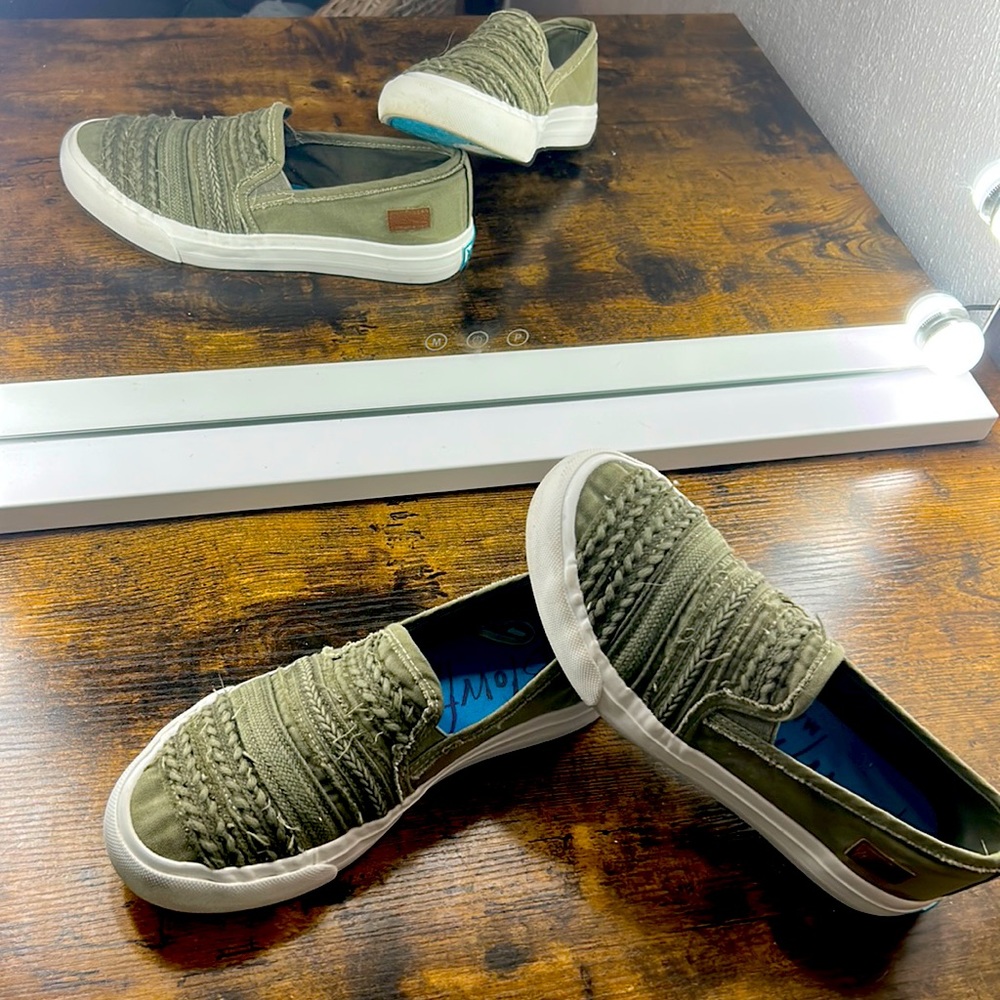 Blowfish ladies braided sneakers size 6 green